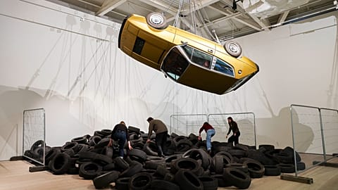 Saatchi Gallery, çığır açan çağdaş sanatın kırk yılını 'The Long Now' ile kutluyor 