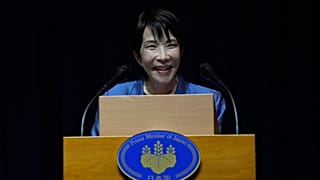 Japonya Başbakanı Sanae Takaichi APEC zirvesinde konuşma yaparken, 1 Kasım 2025