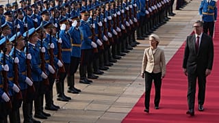 European Commission President Ursula von der Leyen reviews the honour guard with Serbian President Aleksandar Vučić during a welcome ceremony in Belgrade, 15 October 2025