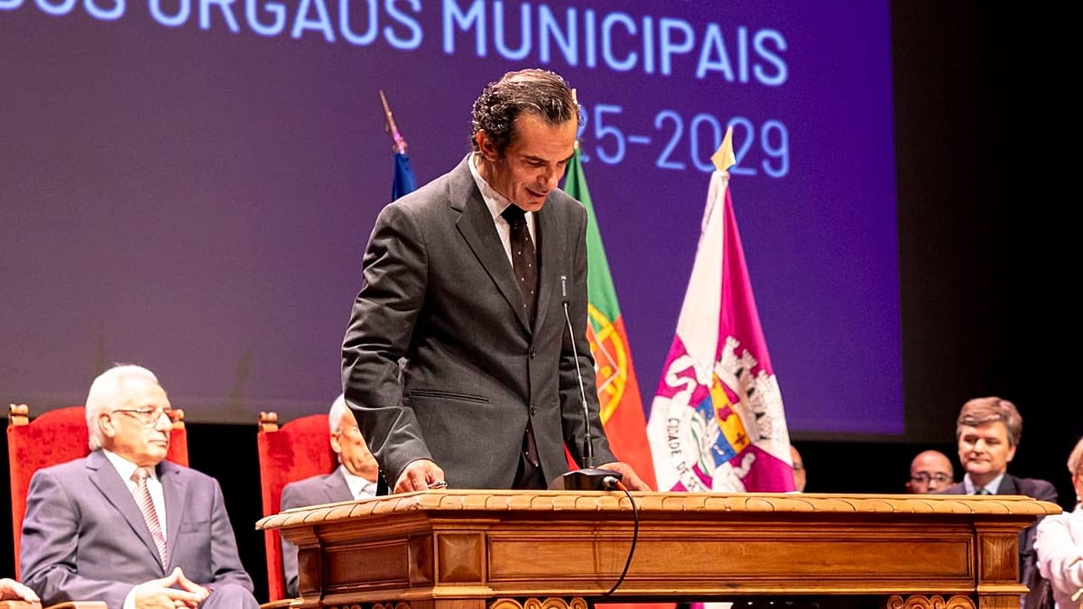 Deputado municipal de Setúbal detido por roubo na via pública. Uso de drogas na origem do crime