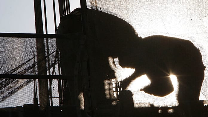 ثورة تكنولوجية.. طلاء قادر على تبريد السقف وإنتاج ماء عذب من الهواء ليلاً