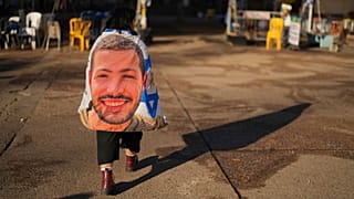 پرچم اسرائيل و تصویر ایتای چن