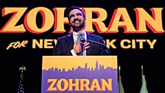 زهران ممداني يلقي خطاب النصر خلال سهرة مراقبة نتائج انتخابات رئاسة بلدية نيويورك، الثلاثاء 4 تشرين الثاني/نوفمبر 2025، في نيويورك