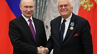 Le président russe Vladimir Poutine lors de la remise de l'Ordre de l'Amitié au pianiste allemand Justus Frantz, 04 novembre 2025