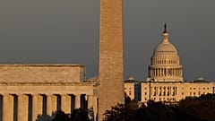 Das Lincoln Memorial, das Washington Monument und das US-Kapitol bei Sonnenuntergang in Washington, 4. November, 2025