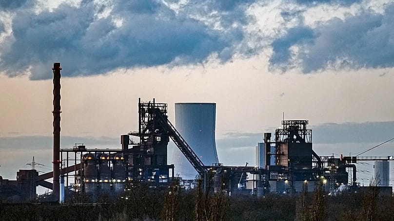 Thyssenkrupp ist der größte Stahlproduzent in Deutschland und Deutschland wiederum der größte Produzent innerhalb der EU.