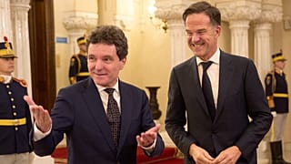 Romanian President Nicusor Dan, left, welcomes NATO Secretary General Mark Rutte at the Cotroceni Presidential Palace in Bucharest, Romania, 5 Nov, 2025. 