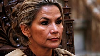 ARCHIVO - La presidenta interina de Bolivia, Jeanine Áñez, preside una ceremonia en el palacio presidencial, en La Paz, Bolivia, el 25 de noviembre de 2019. 