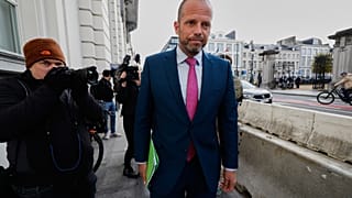 Ο υπουργός Άμυνας του Βελγίου Theo Francken φτάνει σε συνεδρίαση του Συμβουλίου Εθνικής Ασφάλειας στις Βρυξέλλες, μετά τις πρόσφατες εμφανίσεις μη επανδρωμένων αεροσκαφών στο Βέλγιο, Πέμπτη 6 Νοεμβρίου 2025.