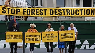 Greenpeace-aktivisták Belémben, a COP30 helyszínén