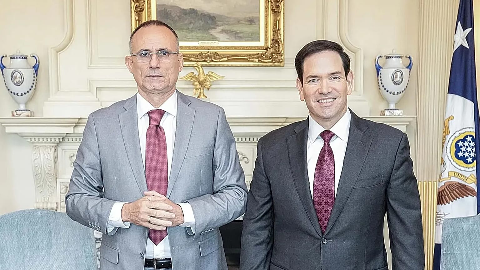 El fundador de la Unión Patriótica de Cuba, José Daniel Ferrer, a la izquierda, junto al secretario de Estado de EE.UU., Marco Rubio, el 4 de noviembre de 2025.