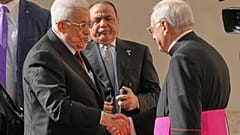 Filistin Devlet Başkanı Mahmud Abbas, Papa 14. Leo ile görüşmek üzere Vatikan’a geldiğinde Monsenyör Leonardo Sapienza tarafından karşılandı. / 6 Kasım 2025 Perşembe