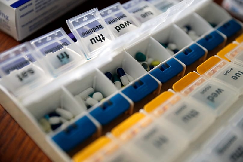 Des médicaments rangés dans une boite - Archive 