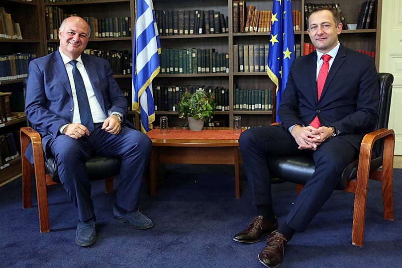 ΤΣΙΑΡΑΣ ΚΑΙ ΧΑΝΣΕΝ