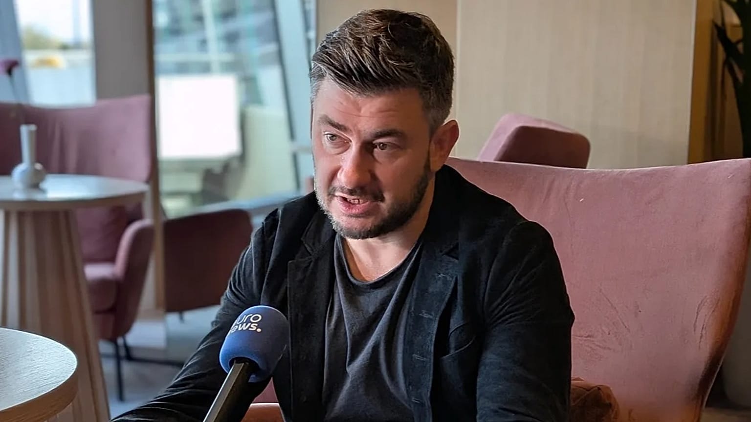 Dmitrij Glukhovsky mówi, że wojna w Ukrainie będzie trwać tak długo, jak długo Władimir Putin będzie rządzić Rosją