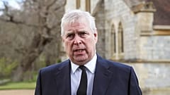 İngiltere Prensi Andrew, Windsor'daki Kraliyet Köşkü'nde bulunan All Saints Kraliyet Şapeli'nde röportaj verirken, 11 Nisan 2021