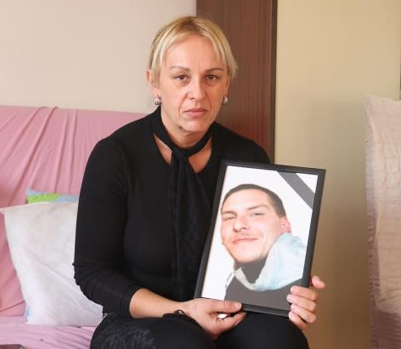 Dijana Hrka fia, Stefan fotójával