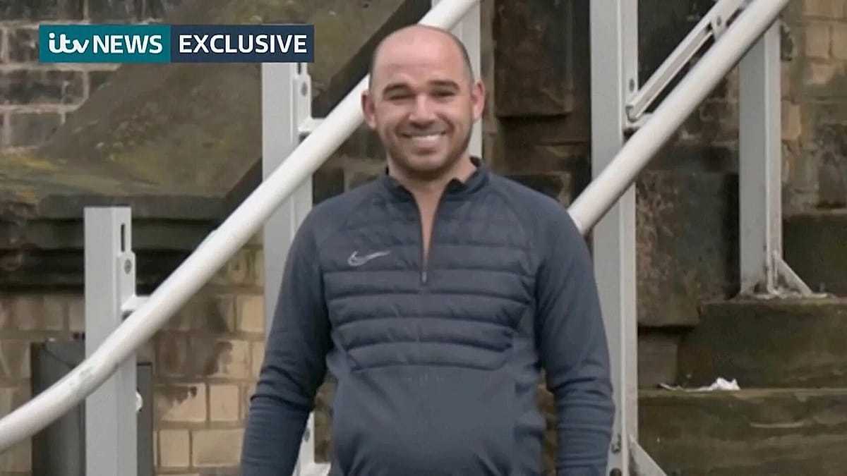 Mistakenly released UK prisoner turns himself in as search continues for second convict