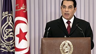 زين العابدين بن علي يُلقي خطابًا خلال مراسم إحياء الذكرى الحادية والخمسين لاستقلال البلاد-تونس