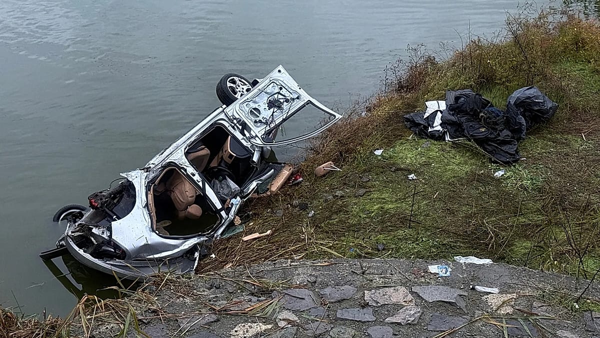 Van carrying migrants crashes after police chase in Bulgaria, killing at least six people