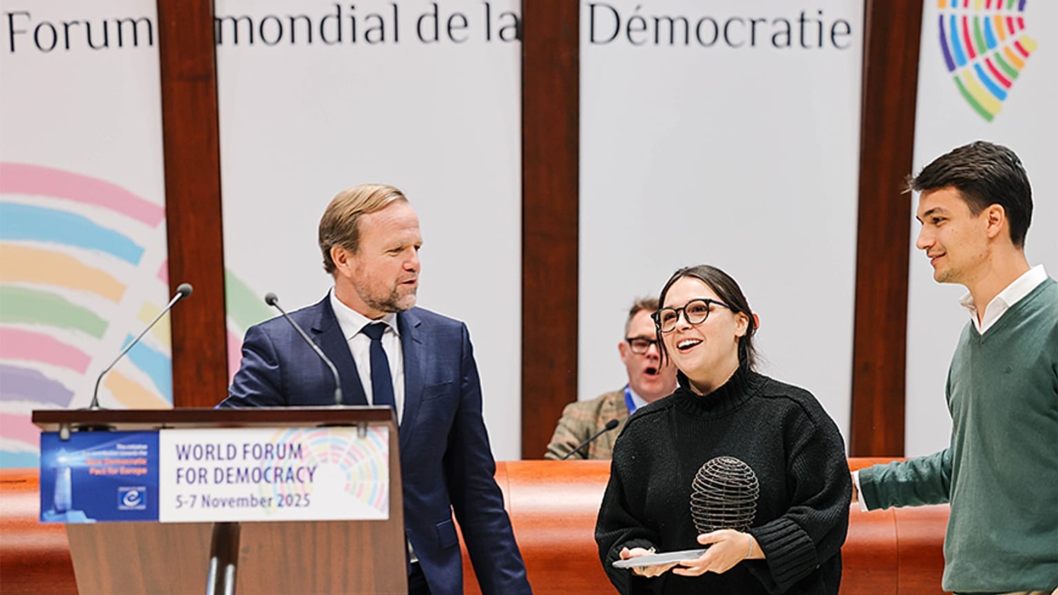  Secretário-geral adjunto Bjørn Berge entregou o prémio à iniciativa MyPolis