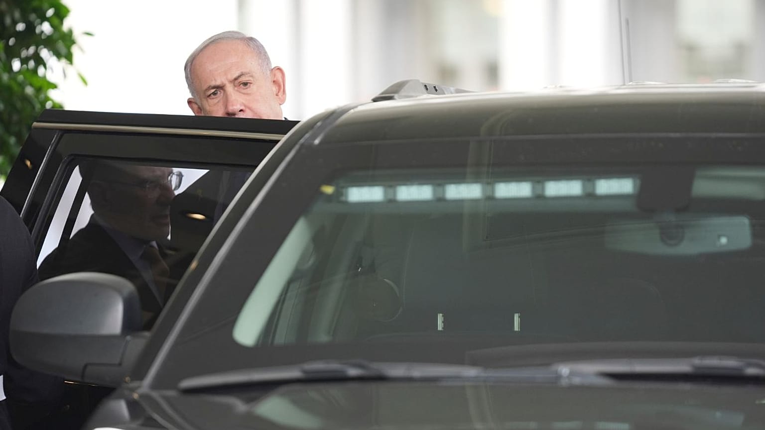 بنیامین نتانیاهو، نخست وزیر اسرائیل از بیم اجرای حکم بازداشت از مسیری غیر معمول برای رسیدن به آمریکا استفاده کرد