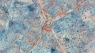 تُظهر هذه الصورة  من شركة فانتور سياجًا أغلق حديثًا غرب مدينة الفاشر، السودان، يوم الثلاثاء 4 نوفمبر 2025.