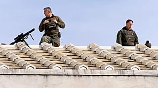 Mesterlövészek az amerikai Legfelsőbb Bíróság épületének tetején