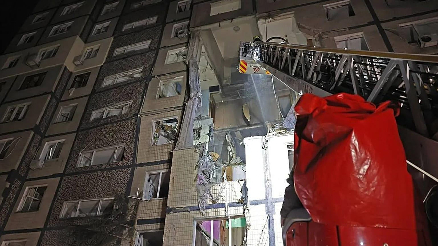 Un bâtiment de Dnipro endommagé par une frappe de drone russe