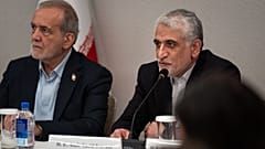امیر سعید ایروانی، سفیر ایران در سازمان ملل متحد، روز جمعه، ۲۶ سپتامبر ۲۰۲۵، در نیویورک، نشست خبری خود را با مسعود پزشکیان، رئیس جمهور ایران، آغاز کرد.