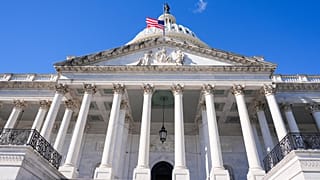 Капитолий США фотографируется на 37-й день приостановки работы правительства, четверг, 6 ноября 2025 года, в Вашингтоне