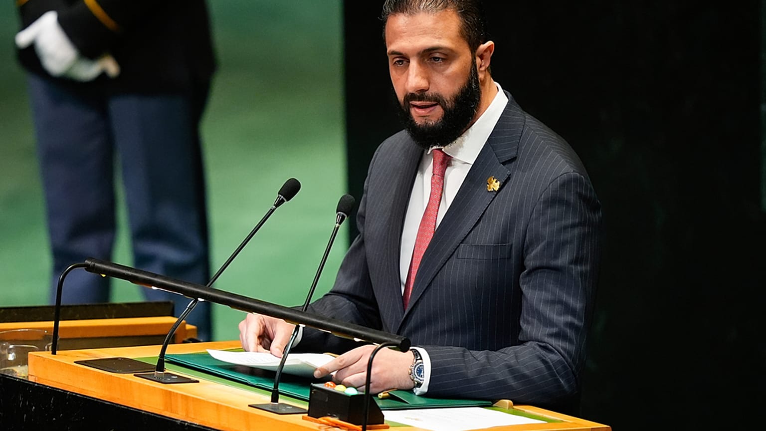 الرئيس السوري أحمد الشرع يلقي كلمة خلال الدورة الثمانين للجمعية العامة للأمم المتحدة، 24 سبتمبر 2025، في مقر الأمم المتحدة