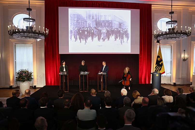 Im Schloss Bellevue wurde an die Reichspogromnacht und den Mauerfall erinnert. Die Gedenkveranstaltung war musikalisch und literarisch untermalt.