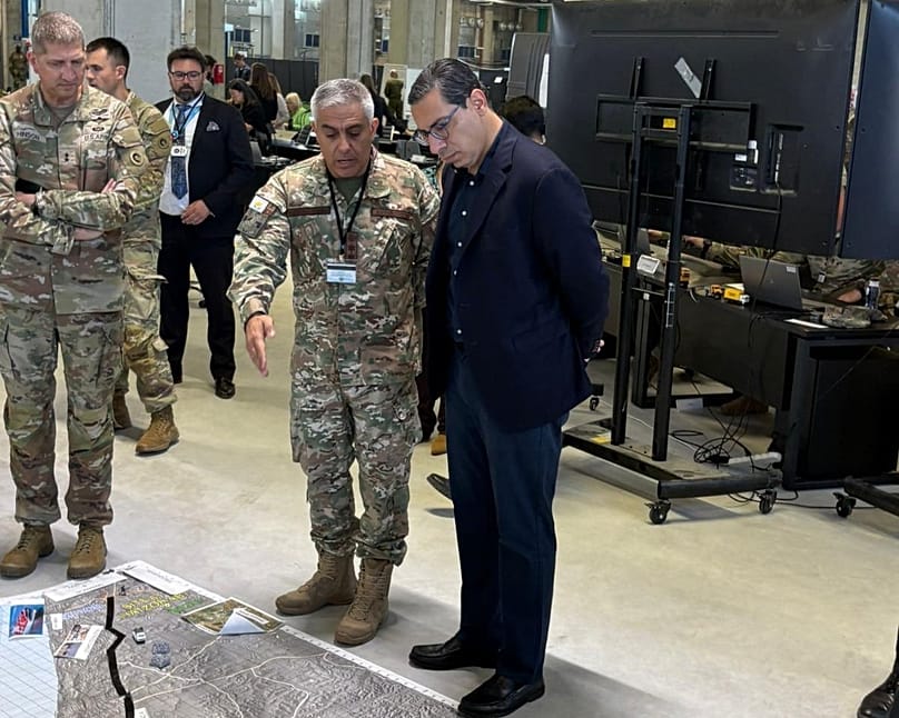 Ο Κωνσταντίνος Κόμπος κατά την επίσκεψή του στο Civil-Military Coordination Center της CENTCOM των Αμερικανικών Ενόπλων Δυνάμεων στο Κιριάτ Γκατ