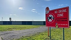 Schild zum Verbot des Drohnenflugs