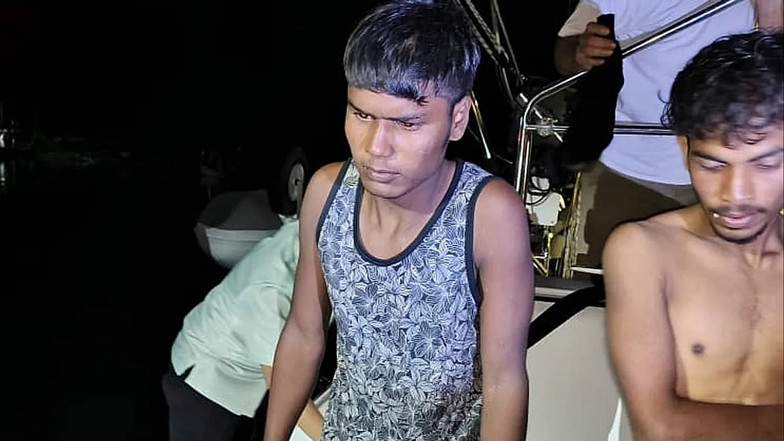 تُظهر هذه الصورة التي نشرتها وكالة إنفاذ القانون البحري الماليزية مهاجرين تم تسليمهم إلى السلطات، جزيرة لانكاوي، ماليزيا، يوم السبت 8 نوفمبر/تشرين الثاني 2025.