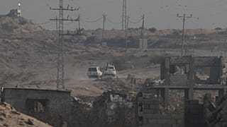 سيارات الصليب الأحمر في قطاع غزة