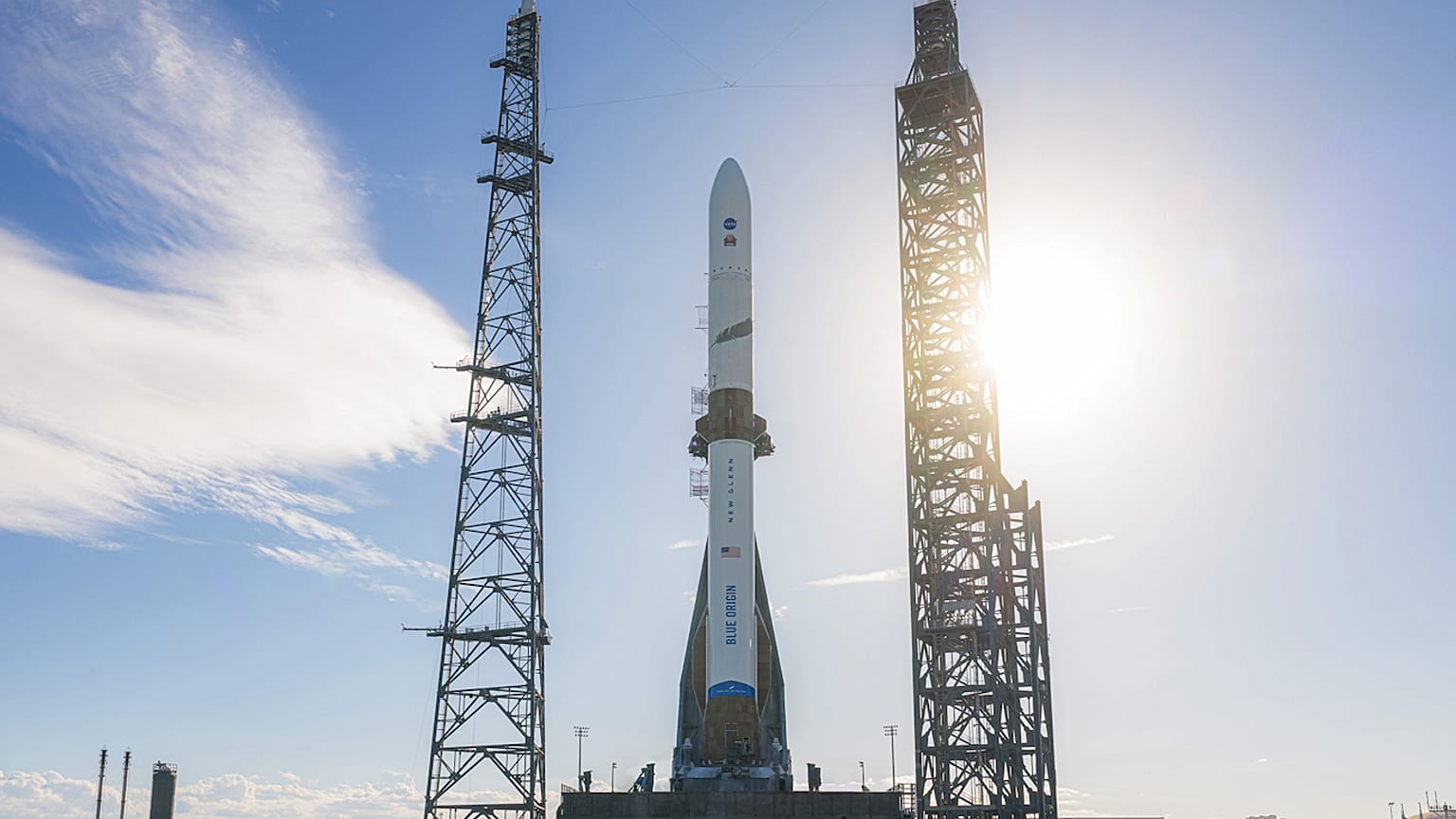 New Glenn sur le pas de tir LC-36 avant la mission NG-2 du 8 novembre 2025.