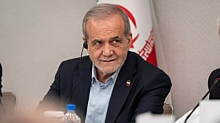 مسعود بيزِشكيان، رئيس إيران، يجيب على أسئلة الإعلام خلال مؤتمر صحفي في نيويورك، يوم الجمعة، 26 سبتمبر 2025.