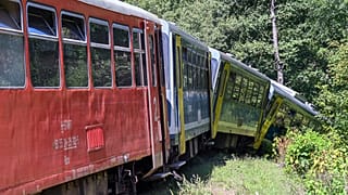 Десятки пассажиров ранены в результате столкновения двух поездов недалеко от Братиславы, 10 ноября 2025 г. 