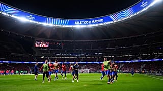 Jugadores del Atlético de Madrid calientan antes del partido de la Liga de Campeones contra el Union Saint-Gilloise en Madrid, el 4 de noviembre de 2025.