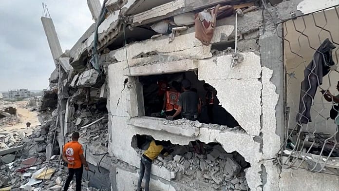 Gaza lucha por recuperar 10.000 cuerpos sepultados bajo los escombros