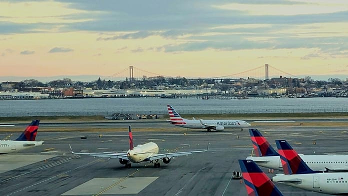 Volo USA cancellato? Guida SEO per riprenotare, rimborsi e cambi viaggio 1 Aeroporto con cancellazioni voli USA