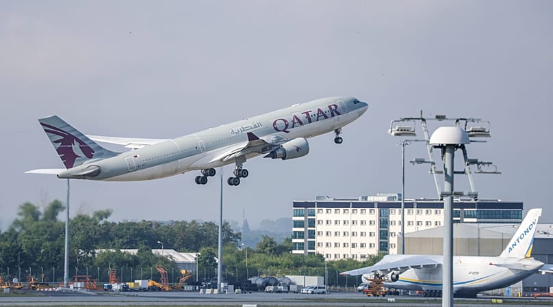 Ein Flugzeug der Qatar Airways startet am Freitag, 18. Juli 2025, vom Flughafen Leipzig/Halle in Sachsen, Schkeuditz