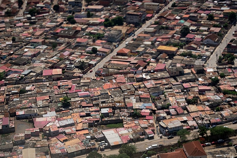 Des logements vus depuis les airs dans la capitale Luanda, en Angola, le mercredi 4 décembre 2024.