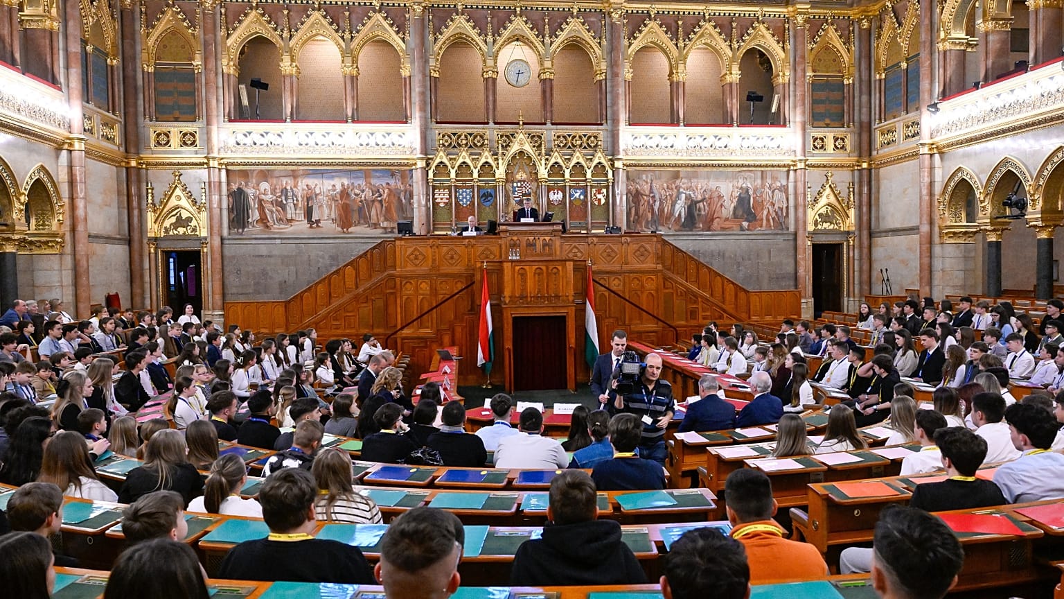 Ülésezik a Gyerekparlament