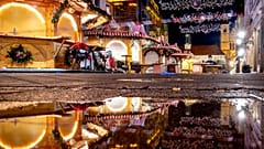 Der Weihnachtsmarkt in Magdeburg, Deutschland, auf dem am Freitagabend ein Auto in eine Menschenmenge gefahren ist, ist am Sonntagmorgen, den 22. Dezember 2024, leer.