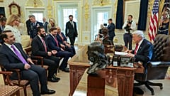الصورة التي نشرتها وكالة سانا، تجمع الرئيس الأميركي دونالد ترامب والرئيس السوري الانتقالي أحمد الشرع في البيت الأبيض