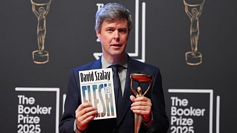 Der ungarisch-britische Schriftsteller David Szalay gewinnt den renommierten Booker-Preis für Belletristik mit seinem Roman „Flesh“.