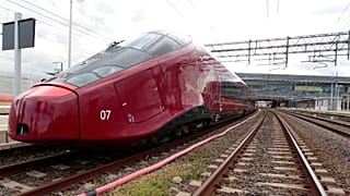 Высокоскоростной поезд Italo компании Ntv ожидает отправления с римского вокзала Тибуртина, 20 апреля 2012 г.